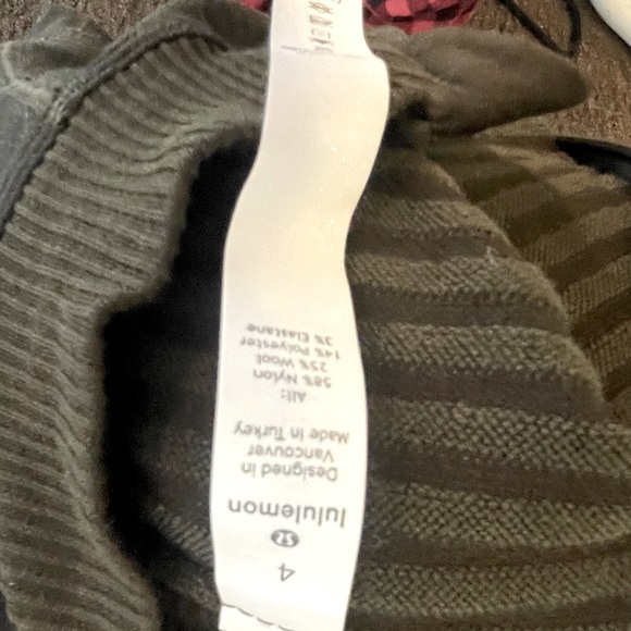 Lululemon half zip hunter green long sleeve size 4 - Picture 4 of 4